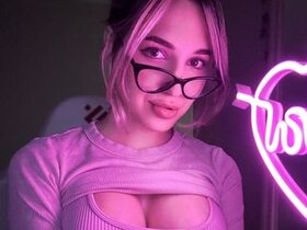 Profile Picture of Honey_buns
