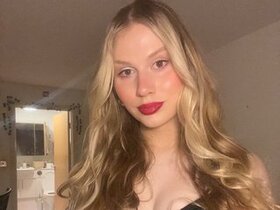 Profile Picture of BombBlondie