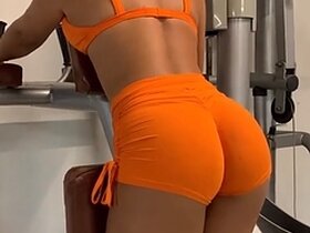 Profile Picture of Yasmin Oliveira