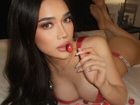 Profile Picture of MiraMoxie
