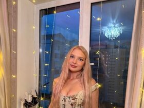 Profile Picture of AmmmyInPublic