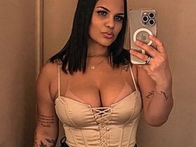 Profile Picture of Hellen Silva