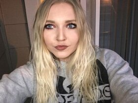 Profile Picture of HotHousewifeHolly