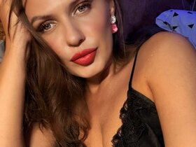 Profile Picture of _Veloria_