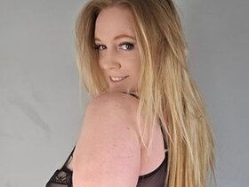Profile Picture of Julie_Bliss