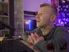 Profile Picture of blond_boy69