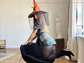 Profile Picture of AlexaVee