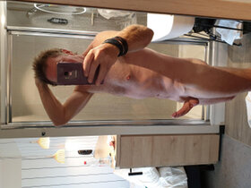 Profile Picture of lookatme1111