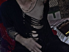 Profile Picture of goth_boi