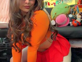 Profile Picture of Alyx_Singer