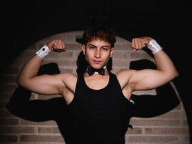 Profile Picture of Aaron Ez