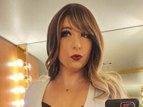 Profile Picture of HotWifeSarah